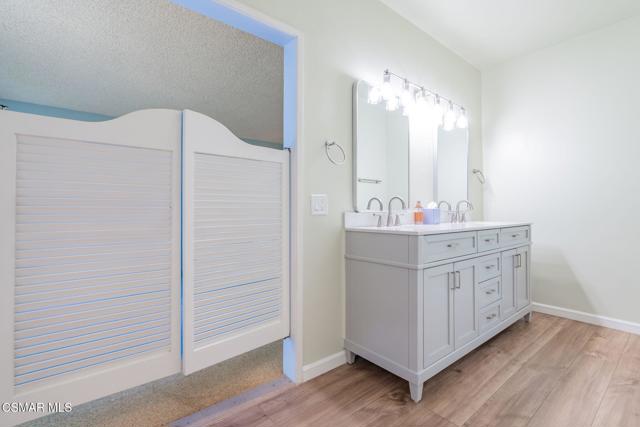 2085 Rayshire Street, Thousand Oaks CA: https://media.crmls.org/mediaz/83d1818a-3997-4fed-abe2-3ee9debd149c.jpg