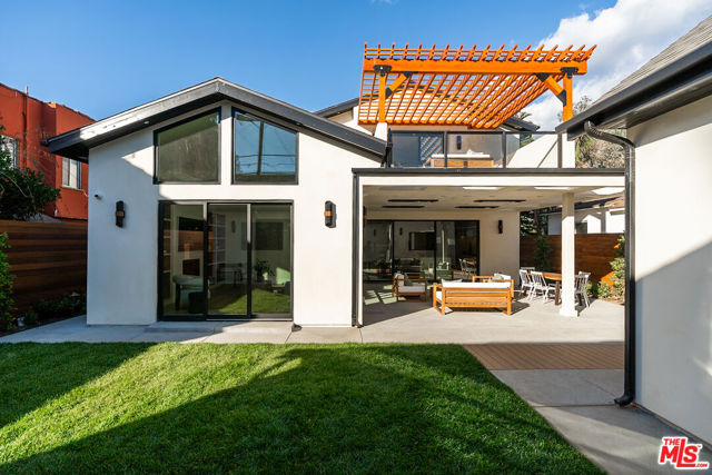 3076 Glenhurst Avenue, Los Angeles CA: https://media.crmls.org/mediaz/83d199ba-5d7b-4ed3-bd33-5db39c9b2498.jpg