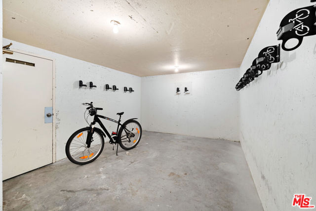 1228 14th Street, Santa Monica CA: https://media.crmls.org/mediaz/83d1d9d8-8955-472c-b96a-95669a52df05.jpg