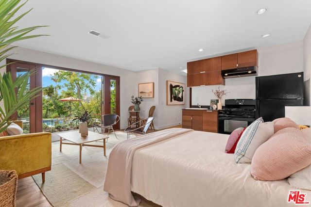 1409 Waterloo Street, Los Angeles CA: https://media.crmls.org/mediaz/83d20aee-46c4-45db-bf7b-6e1ceb670d85.jpg