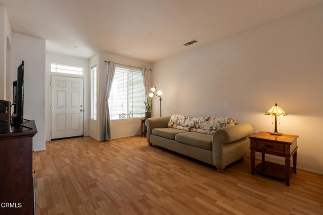 Detail Gallery Image 5 of 29 For 7505 Eisenhower St, Ventura,  CA 93003 - 3 Beds | 2 Baths