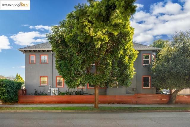 704 17th, Oakland, California 94606-2932, ,Multi-Family,For Sale,17th,41083504