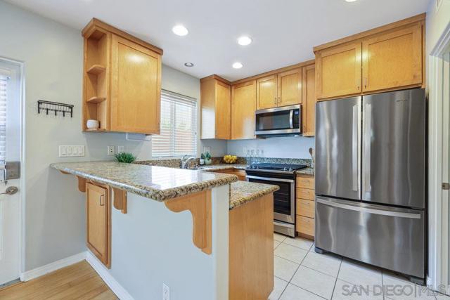 1427 Hornblend, San Diego CA: https://media.crmls.org/mediaz/83d2b47e-adc6-40fe-bd6a-d1118db7997e.jpg