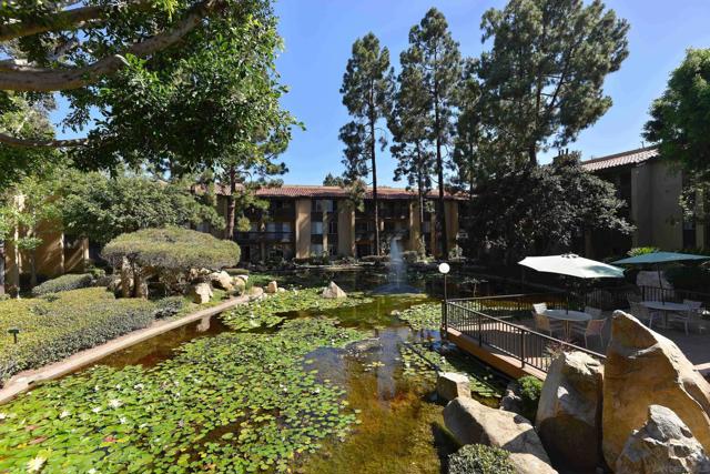 1885 Diamond St, San Diego CA: https://media.crmls.org/mediaz/83d2ce75-ff61-438f-8caf-4fba2d2844fc.jpg