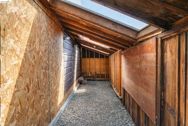 Image 25 of 32 For 2484 Martin Luther King Jr Way