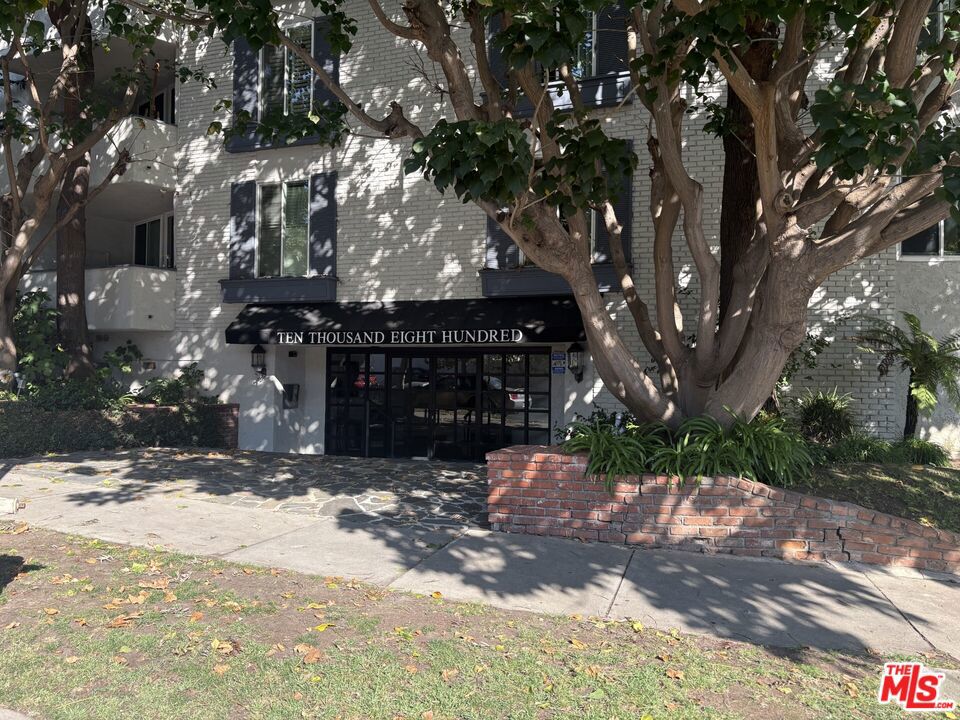 10800 Holman Avenue #PH3