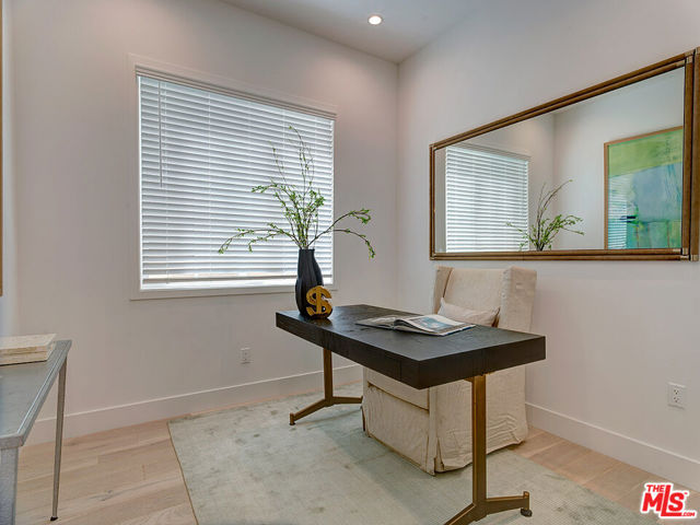 11979 Mayfield Avenue, Los Angeles CA: https://media.crmls.org/mediaz/83d44ba3-c194-4903-a327-0485050b835c.jpg