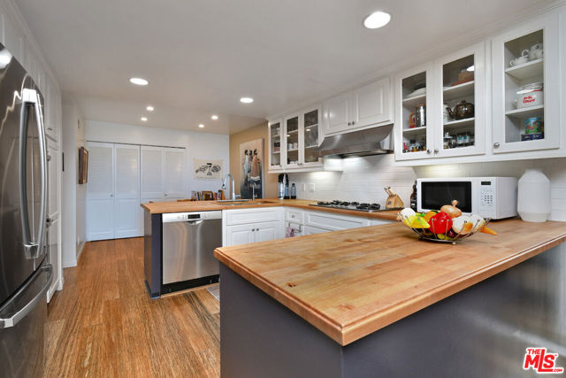 11687 Bellagio Road, Los Angeles CA: https://media.crmls.org/mediaz/83d4f7c6-b318-4b98-806d-514489216717.jpg