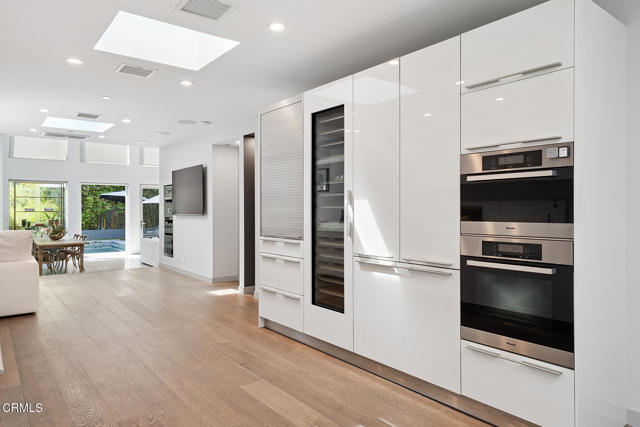 Detail Gallery Image 14 of 41 For 329 Westbourne Dr, West Hollywood,  CA 90048 - 2 Beds | 3 Baths