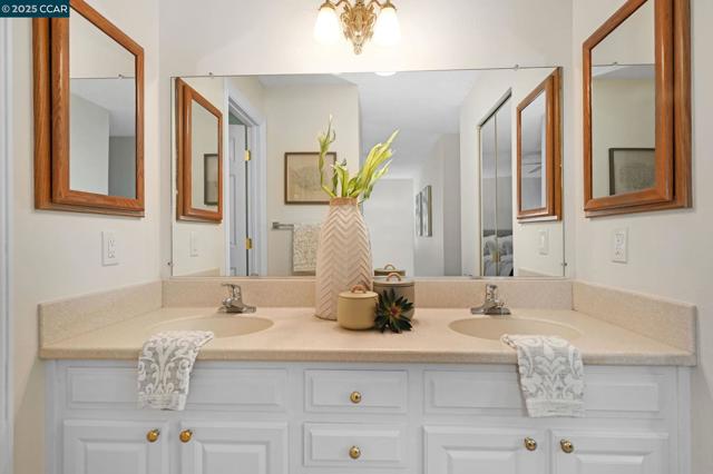 5040 Murchio Dr, Concord CA: https://media.crmls.org/mediaz/83d542be-a161-424b-8752-37d3402f2b47.jpg