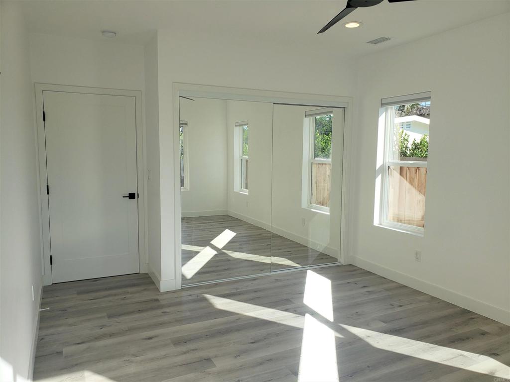https://media.crmls.org/mediaz/83d69c6a-a8ae-4d9e-bcf9-ffe4de57f7c7.jpg?preset=X-Large