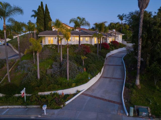 Detail Gallery Image 11 of 68 For 1248 via Christina, Vista,  CA 92084 - 4 Beds | 3 Baths