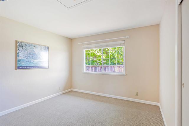 3335 Cornish Ct, Fremont CA: https://media.crmls.org/mediaz/83d6b945-b5f2-46a7-9e48-ebe48fd1f3fa.jpg