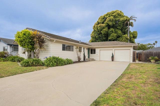 786 Bellarmine Drive, Salinas CA: https://media.crmls.org/mediaz/83d6f98d-6938-4d02-af9c-38c83ebd1ec0.jpg