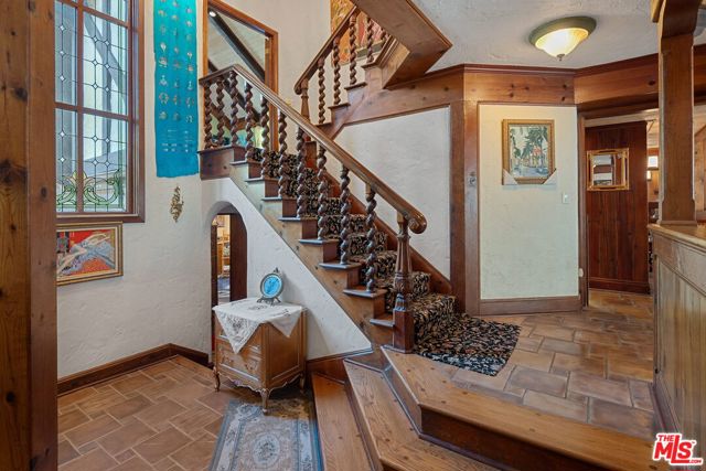 1610 N Beverly Drive, Beverly Hills CA: https://media.crmls.org/mediaz/83d71373-acb6-4253-ae72-06e449379e77.jpg