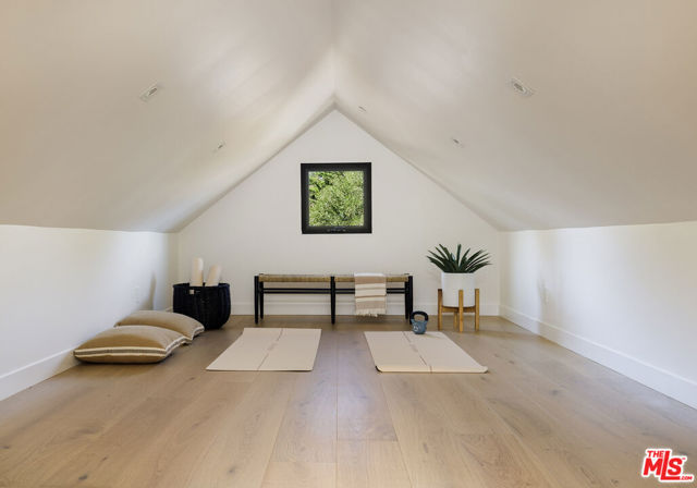 Image 36 of 69 For 915 Camino Medio