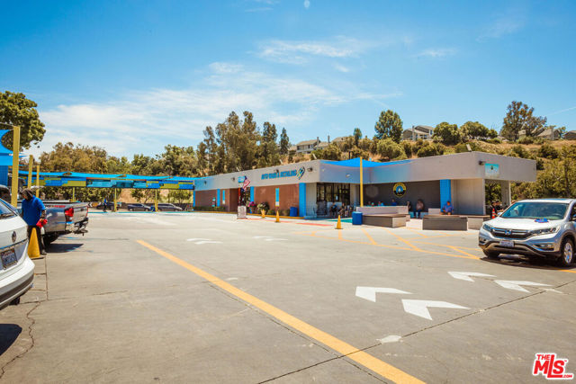23156 Los Alisos Boulevard, Mission Viejo CA: https://media.crmls.org/mediaz/83d7fada-d222-4839-880e-95a5b78d2a12.jpg