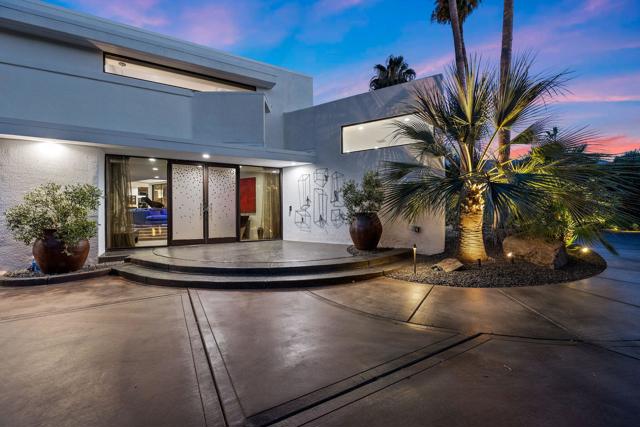 21 Clancy Lane Estates, Rancho Mirage CA: https://media.crmls.org/mediaz/83d8c8cb-b161-49f2-81ca-8097b123a6c6.jpg