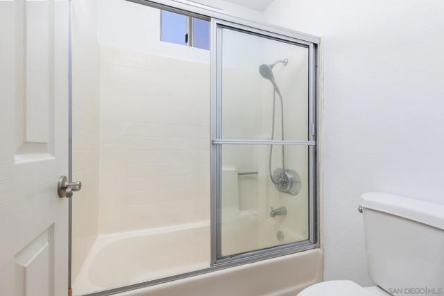 12039 Calle De Leon Drive, El Cajon CA: https://media.crmls.org/mediaz/83d8fb2b-65f6-4eb3-8bb5-92130266649d.jpg