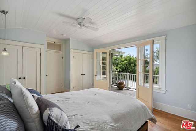 813 Crestmoore Place, Venice CA: https://media.crmls.org/mediaz/83d9350a-8cc7-42bc-bcc7-4d53c9274c43.jpg