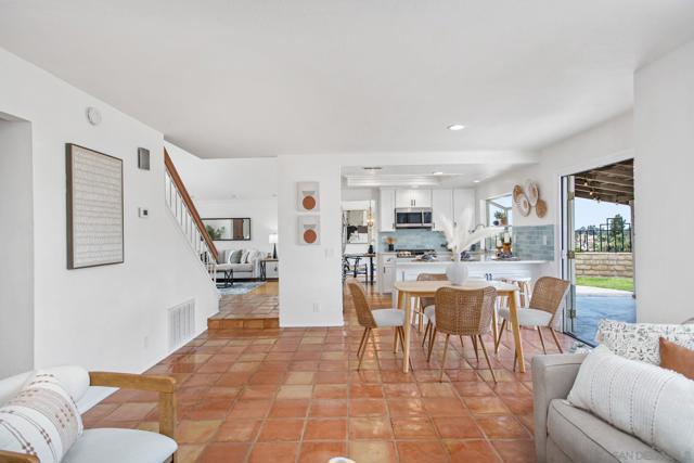 1009 Paseo La Cresta, Chula Vista CA: https://media.crmls.org/mediaz/83d983fb-1ed6-4408-9376-86c812f5b6dd.jpg