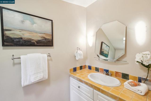 3711 Northgate Woods Court, Walnut Creek CA: https://media.crmls.org/mediaz/83d99126-da49-4206-a7fa-a9a8b4db993e.jpg