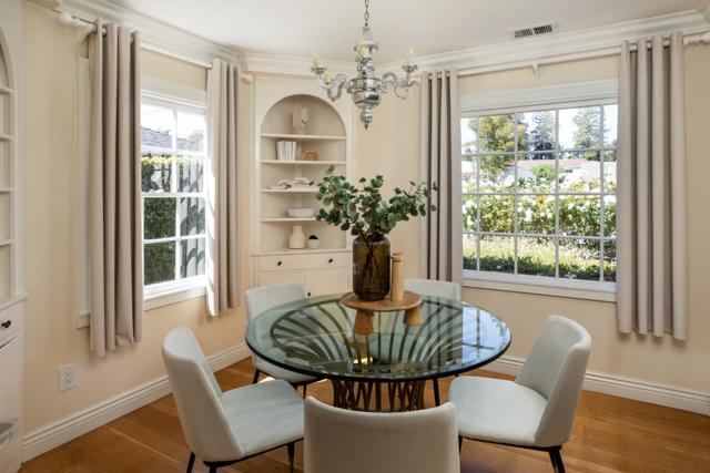 945 Evelyn Street, Menlo Park CA: https://media.crmls.org/mediaz/83da80f9-2946-4270-a9b1-b7edf360f035.jpg