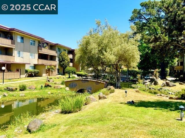 1305 Webster St, Alameda CA: https://media.crmls.org/mediaz/83da91d6-8144-42bc-aca4-22746cf4771d.jpg