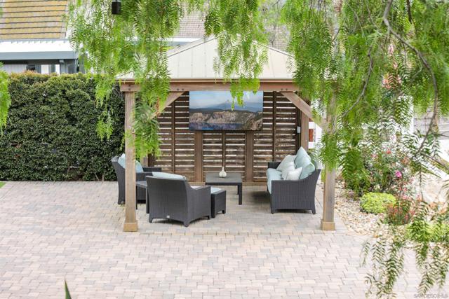 14298 Ipava Dr, Poway CA: https://media.crmls.org/mediaz/83db639b-75cb-43a8-a87f-5cb61fe8ffb0.jpg