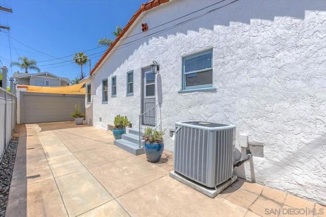 4686 Van Dyke Ave, San Diego CA: https://media.crmls.org/mediaz/83dba8e3-6b7f-4474-88d3-211d269cae6a.jpg