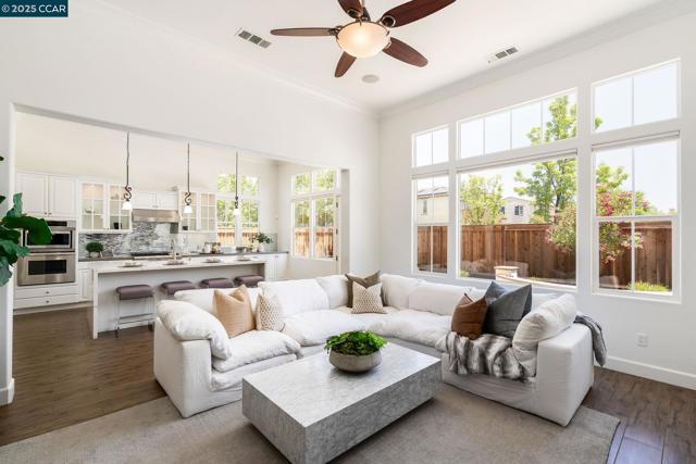 3467 Cashmere Street, Danville CA: https://media.crmls.org/mediaz/83dd9fcb-60b0-4e0d-a1bd-8d6d7225f3af.jpg