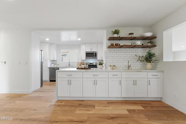 Detail Gallery Image 12 of 54 For 22718 Cantlay St, West Hills,  CA 91307 - 3 Beds | 2 Baths