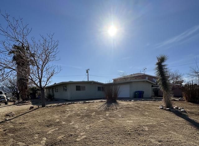 5958 El Reposo Street, Joshua Tree CA: https://media.crmls.org/mediaz/83de3580-36bc-49c5-9220-b619883fa3f2.jpg