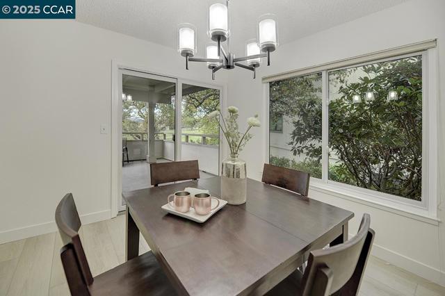 3350 Rossmoor Pkwy, Walnut Creek CA: https://media.crmls.org/mediaz/83de36d8-3949-4c2f-9d16-00ecd5e89268.jpg