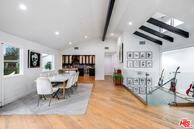 3701 Multiview Drive, Los Angeles CA: https://media.crmls.org/mediaz/83debd39-a98b-4f56-b8ae-9cd85d0a7653.jpg