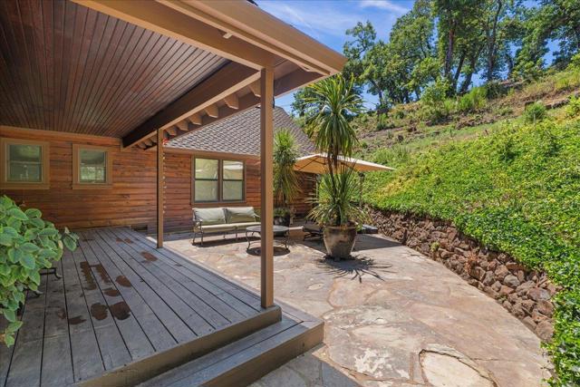 19960 Skyline Boulevard, Los Gatos CA: https://media.crmls.org/mediaz/83dece54-a37c-4fa5-957c-1c32ad0c3e03.jpg