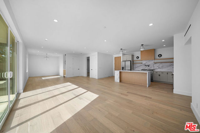 1688 N Sierra Bonita Avenue, Pasadena CA: https://media.crmls.org/mediaz/83def7de-914f-470c-868e-19e373723733.jpg