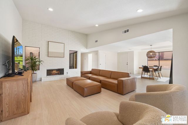 6 Joya Drive, Palm Desert CA: https://media.crmls.org/mediaz/83df5b03-b153-401e-8564-aaece6bdd6e7.jpg