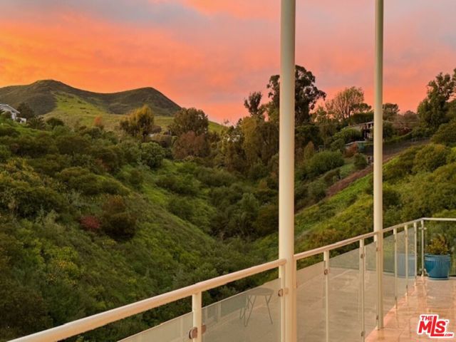 5787 Calpine Drive, Malibu CA: https://media.crmls.org/mediaz/83e053d0-c929-493e-a479-32de52481817.jpg