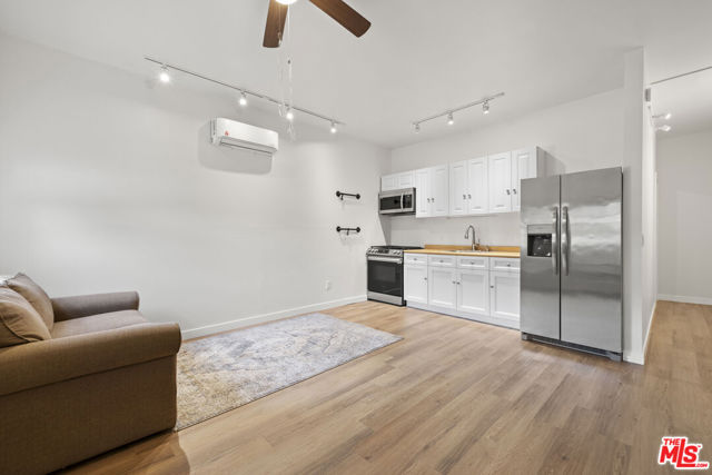 22651 Calvert Street, Woodland Hills CA: https://media.crmls.org/mediaz/83e061d5-b786-4896-9fa4-8dd11b59b4d7.jpg