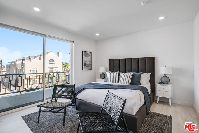 1021 S Shenandoah Street, Los Angeles CA: https://media.crmls.org/mediaz/83e07dd8-626e-4f91-991c-1238092bb0c5.jpg