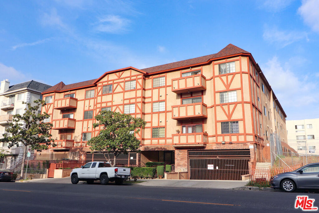 424 S Westmoreland Avenue #210