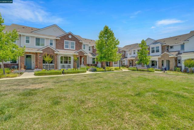 1734 Catalina Ct, Livermore CA: https://media.crmls.org/mediaz/83e12628-ab44-4843-9bda-654334c7d463.jpg