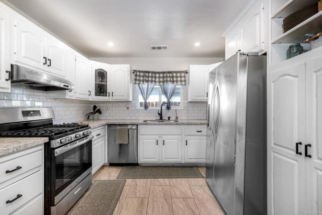 Detail Gallery Image 3 of 25 For 924 Daisy St, Escondido,  CA 92027 - 3 Beds | 2 Baths