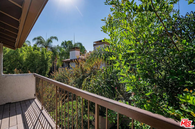 23471 Park Sorrento, Calabasas CA: https://media.crmls.org/mediaz/83e19d95-fa4f-467b-b5dd-1e9bd80f15aa.jpg