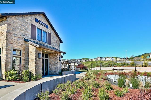 33105 Via Vicenza, San Ramon CA: https://media.crmls.org/mediaz/83e1a4bc-d5a7-4114-bb13-b964f1267c59.jpg