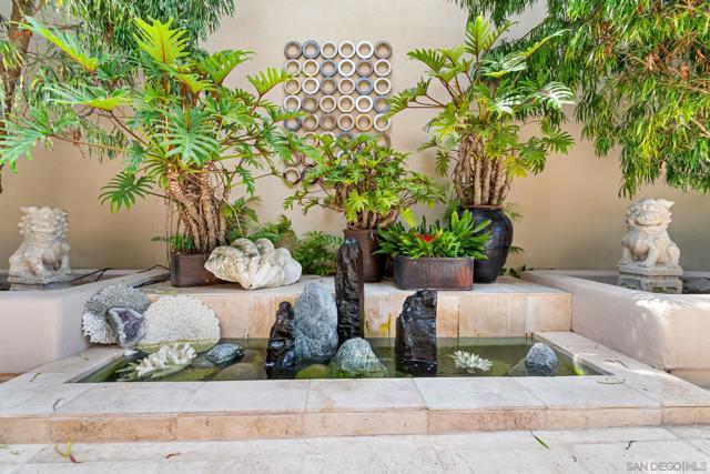 2885 Caminito Merion, La Jolla CA: https://media.crmls.org/mediaz/83e1b9ec-2eb3-44c5-865c-12650d925f0a.jpg