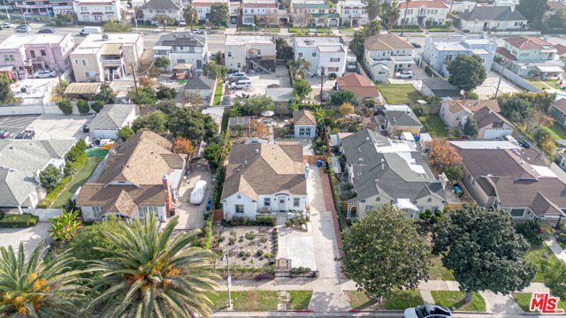 1026 Westchester Place, Los Angeles CA: https://media.crmls.org/mediaz/83e1d389-a1d6-4b5d-85d6-fc2ff858e088.jpg