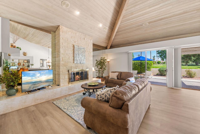 212 S Kavenish Drive, Rancho Mirage CA: https://media.crmls.org/mediaz/83e1e5f8-e507-45c4-ab85-31a8e0219393.jpg