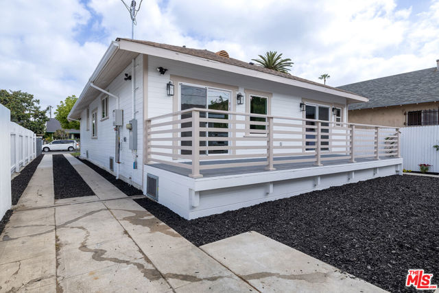 1558 W 47th Street, Los Angeles CA: https://media.crmls.org/mediaz/83e28616-5a40-4b54-b10d-dd7848a64a48.jpg